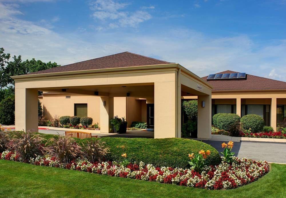 Courtyard Chicago Oakbrook Terrace Hotel Екстериор снимка