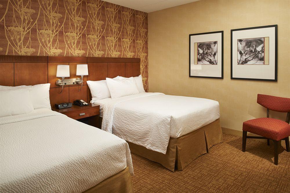 Courtyard Chicago Oakbrook Terrace Hotel Екстериор снимка