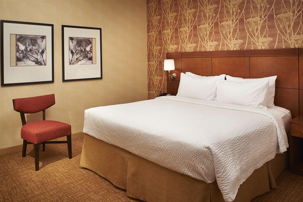 Courtyard Chicago Oakbrook Terrace Hotel Екстериор снимка
