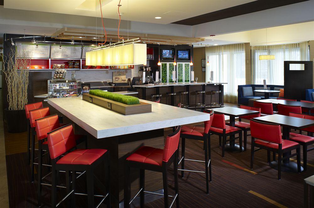 Courtyard Chicago Oakbrook Terrace Hotel Екстериор снимка