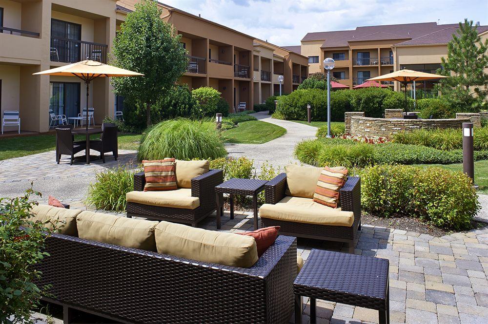 Courtyard Chicago Oakbrook Terrace Hotel Екстериор снимка