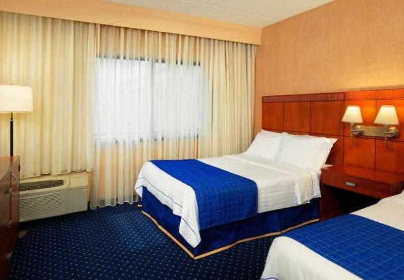 Courtyard Chicago Oakbrook Terrace Hotel Екстериор снимка