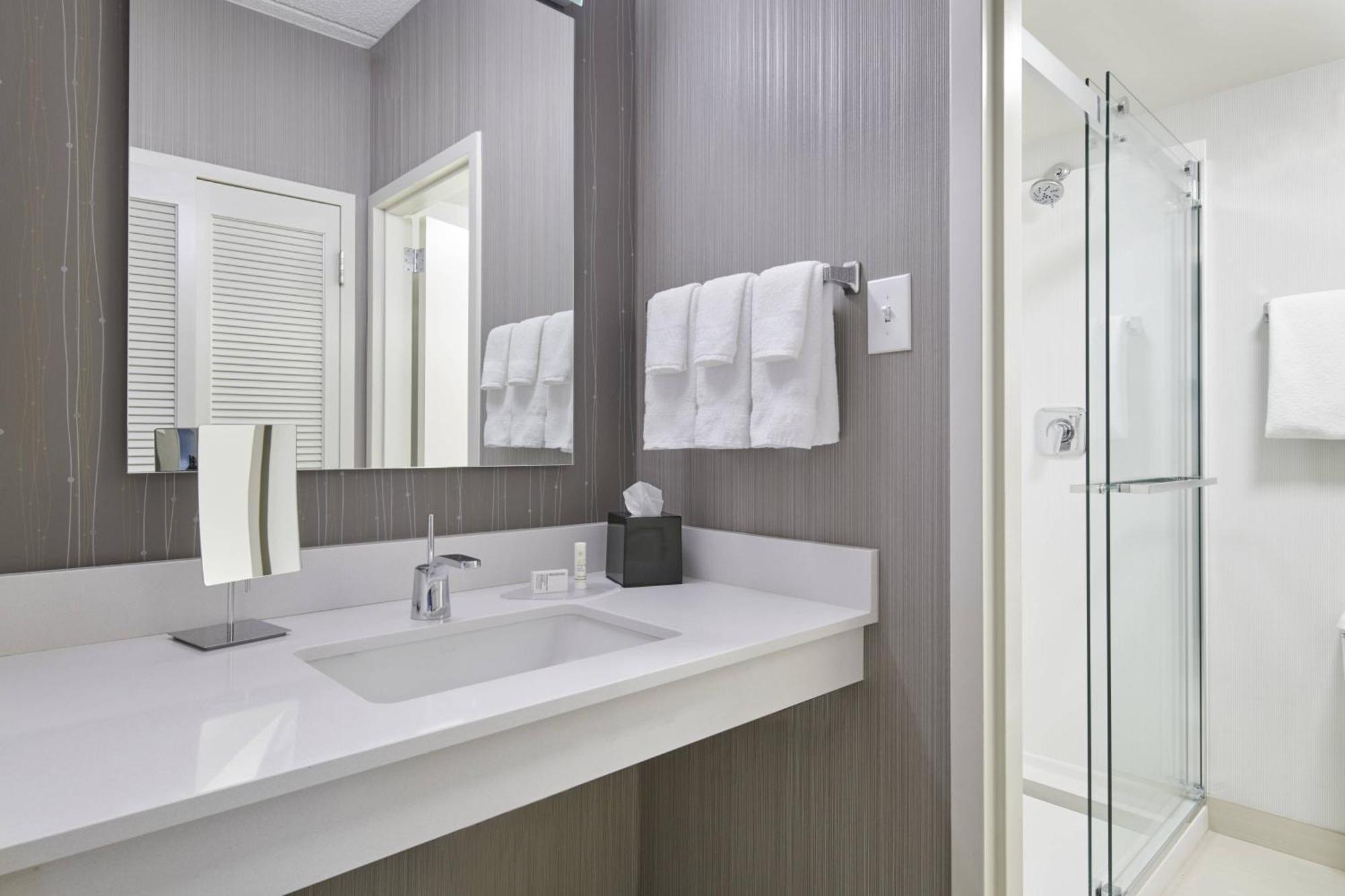 Courtyard Chicago Oakbrook Terrace Hotel Екстериор снимка