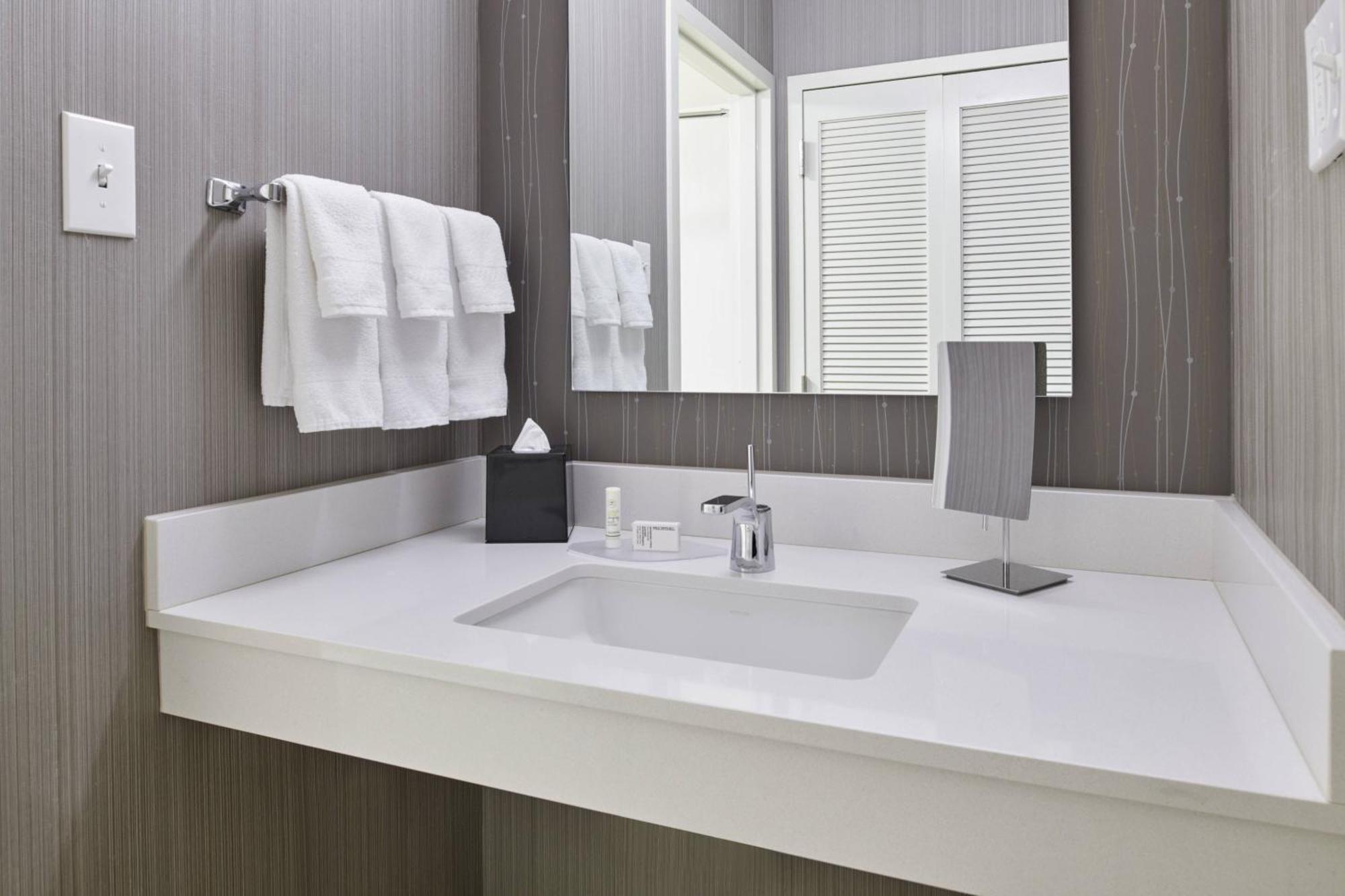 Courtyard Chicago Oakbrook Terrace Hotel Екстериор снимка