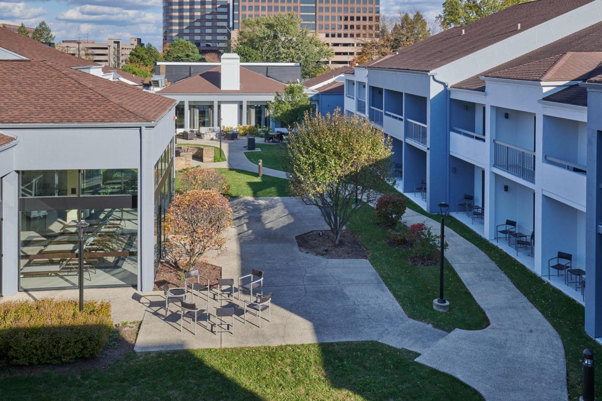Courtyard Chicago Oakbrook Terrace Hotel Екстериор снимка