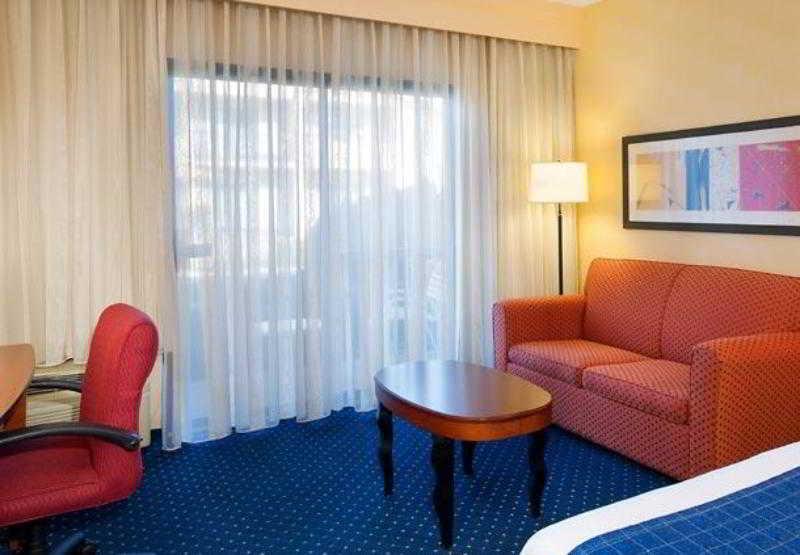 Courtyard Chicago Oakbrook Terrace Hotel Екстериор снимка