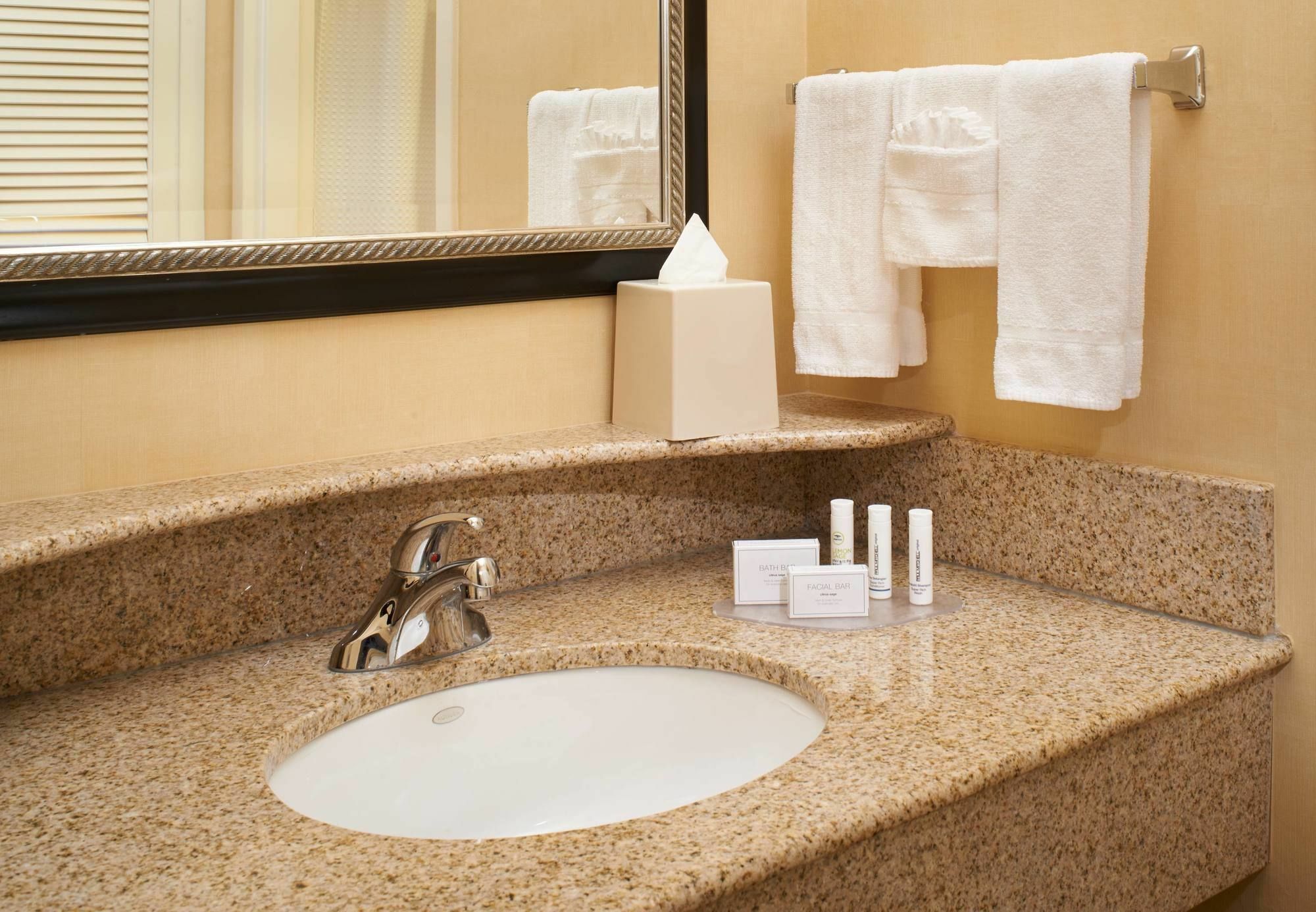 Courtyard Chicago Oakbrook Terrace Hotel Екстериор снимка